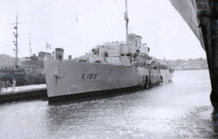 Alliert krigsskip på havnen i Sandefjord like etter 13. mai 1945. 