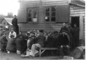 Sovjetiske krigsfanger på Møringa. (Utlånt: Lokalhistorisk Senter Horten) 
