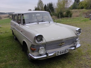 Tore O. Hem kjøpte i 1970 en brukt Opel Olympia Caravan 1962-modell. Denne hadde blitt levert åtte år tidligere av Bergans Auto. Bilen er fortsatt i hans eie og går som om den var ny.(Foto: Thomas Nilsen) 
