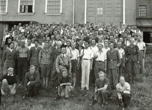 Medlemmer av Milorg i Sem og Slagen (O-1534). Vestfold Milorg-distrikt fikk i løpet av 1944/45 store mengder utstyr gjennom flyslipp.  (Utlånt: Erik Bjune)