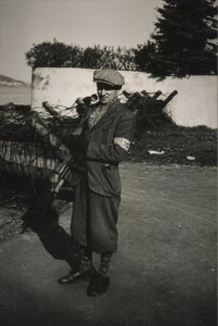 Milorgjeger på vakt ved strandpromenaden i Tønsberg. Foto fra boken "Krig og fred - Vestfold våren 1945"