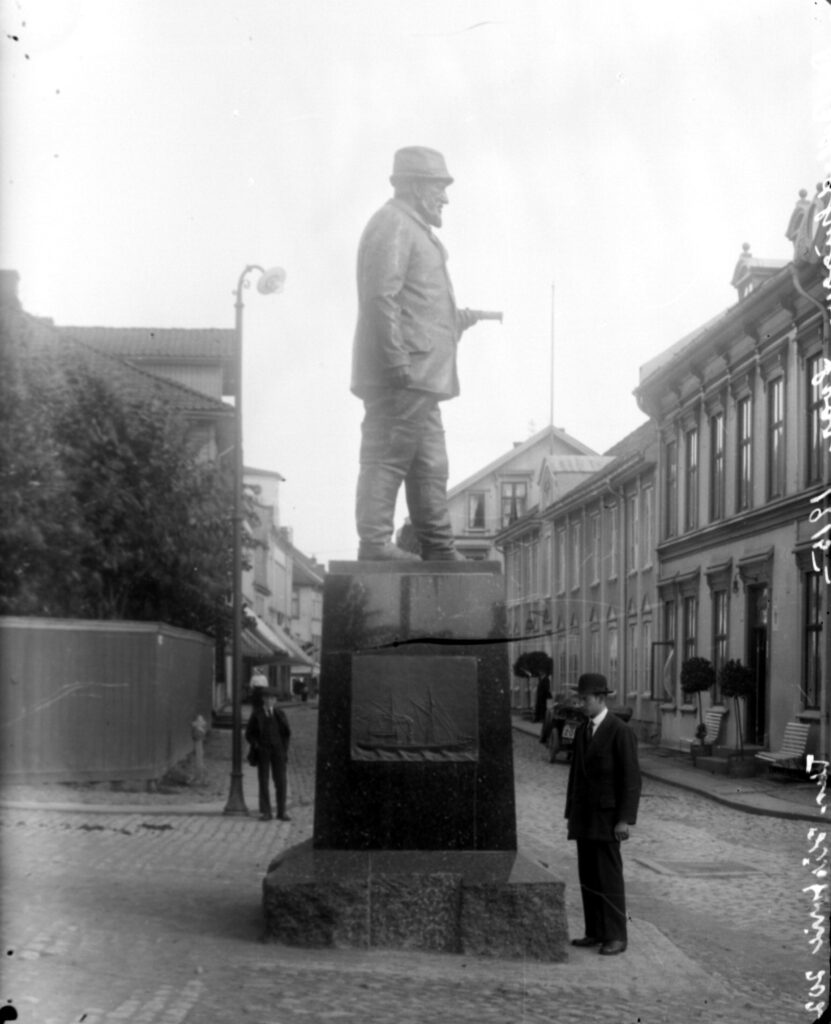 Svend Foyn statue fra 1915 i Tønsberg.