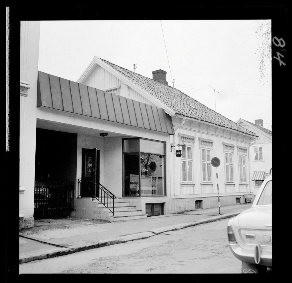 Ulving Kunsthandel i Øvre Langgate 18 i Tønsberg 1968.